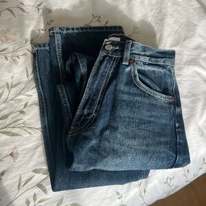 Zara Blue Jeans 
Size 4

Taking offers, want gone 
Worn once